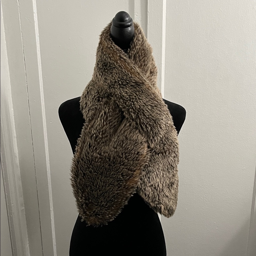 Banana Republic faux fur scarf
